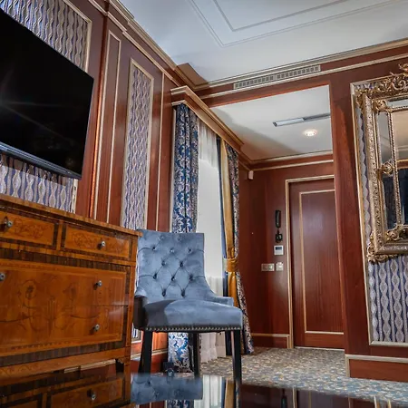 Amber Vip Hotel 4*