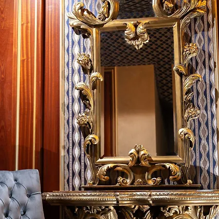 Amber Vip Hotel 4*