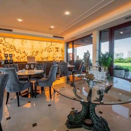 Amber Vip Hotel